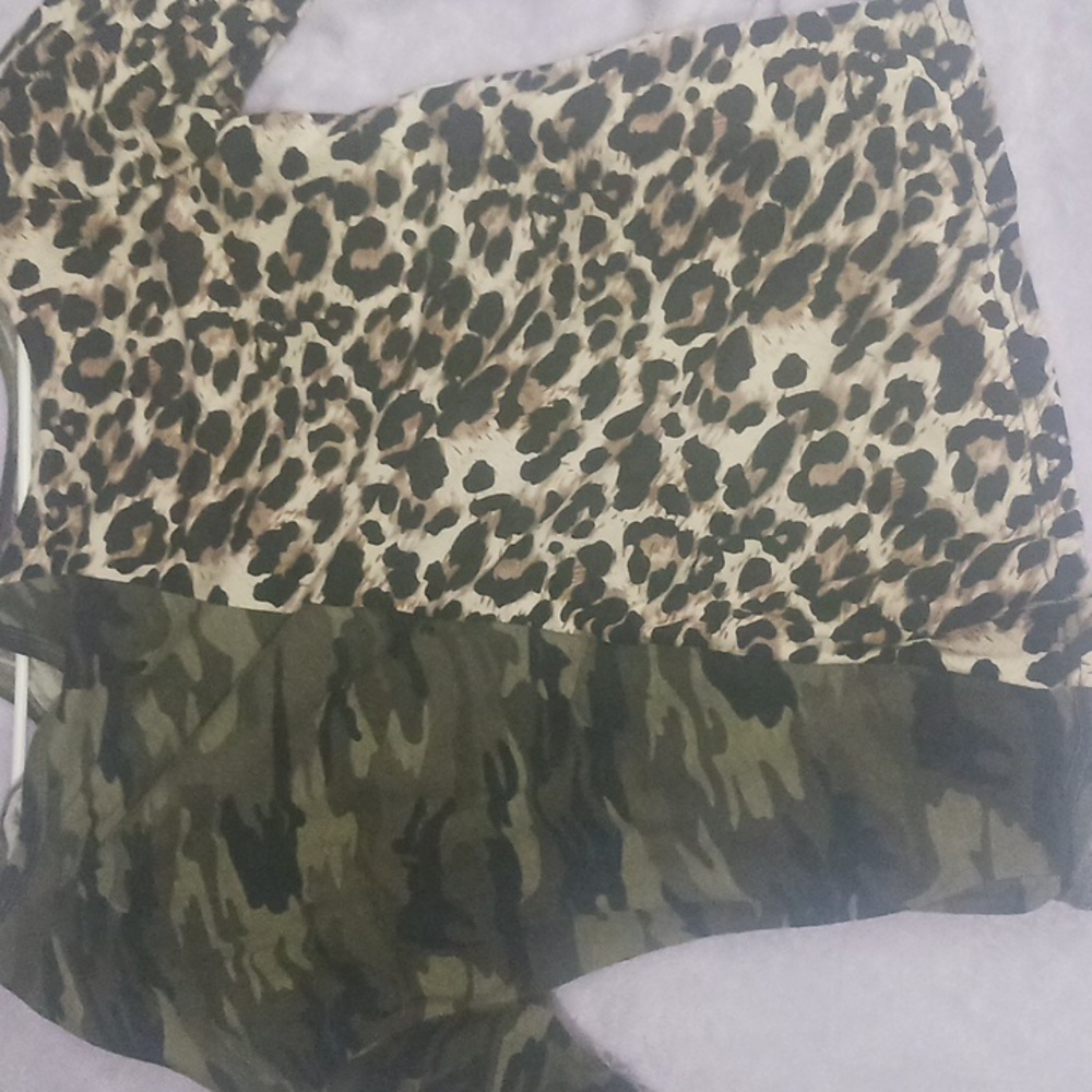 Off shoulder colorblock long sleeve tee